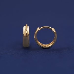 SINGLE Automic Gold 14k small thick huggie hoop.